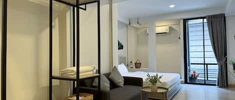 Superior Room King Bed | Una scrivania, Wi-Fi gratuito, lenzuola
