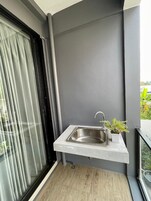 Deluxe Twin Room | Desk, free WiFi, bed sheets