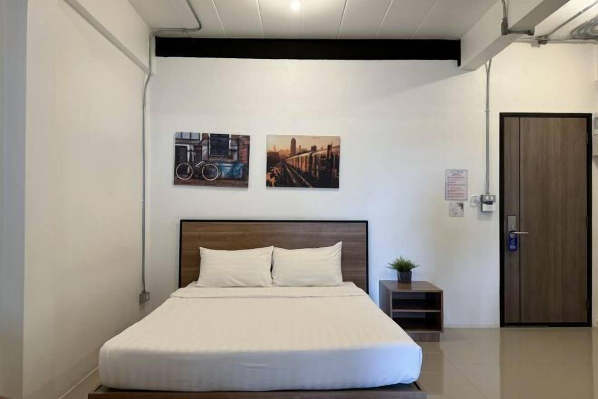 Desk, WiFi (free), bed sheets