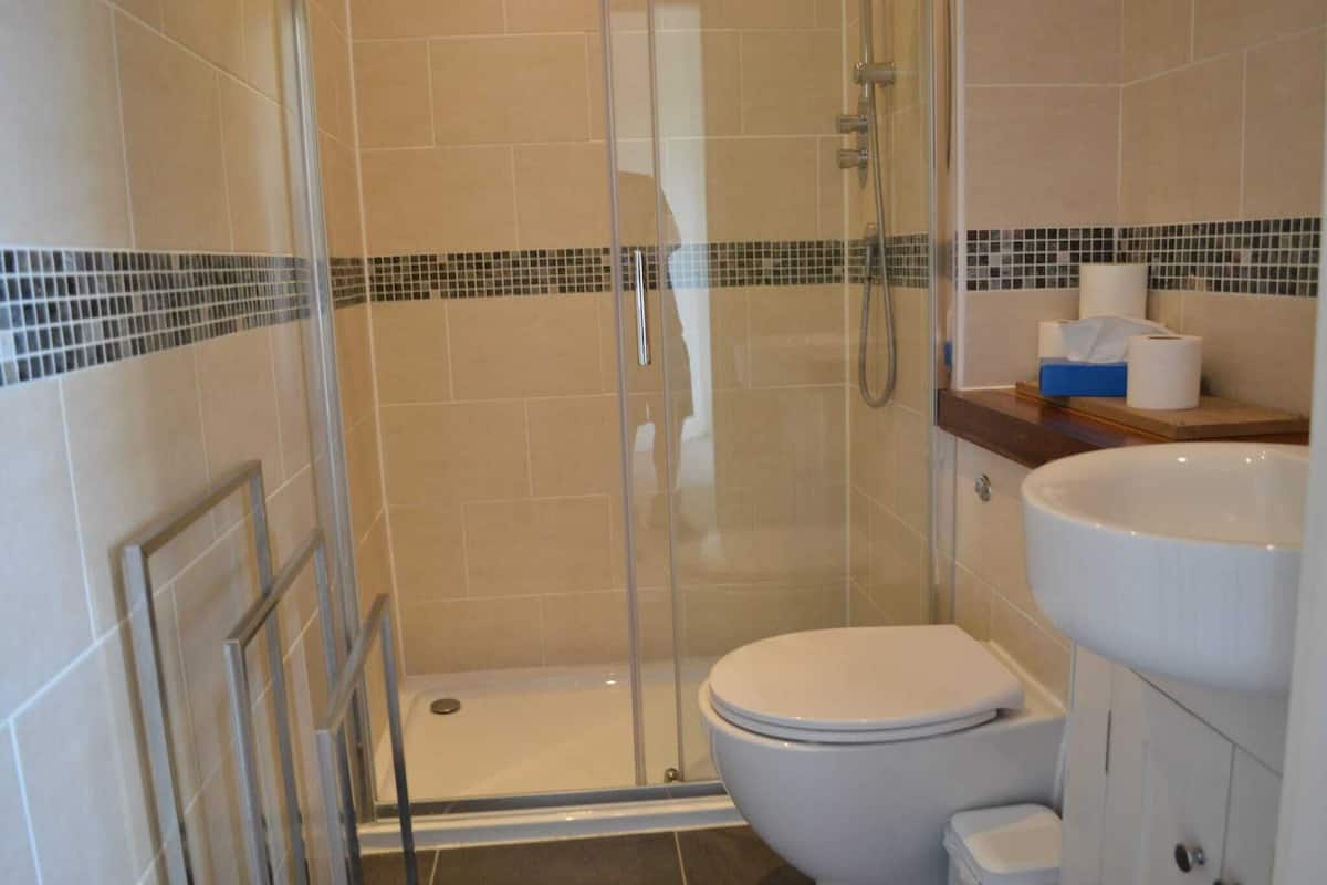 Comfort Double Room, 1 King Bed | Bathroom