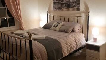 Comfort Double Room, 1 King Bed | 1 bedroom, free WiFi