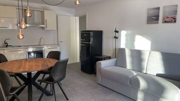 Fernseher, DVD-Player, Stereoanlage