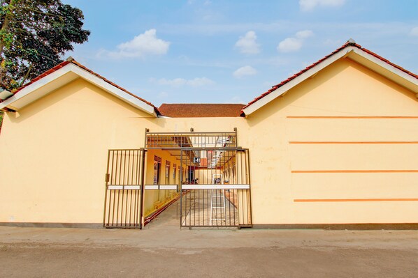 Exterior - Hotel O Guest House Wijaya Syariah Near alun alun kota purwokerto (Purwokerto)