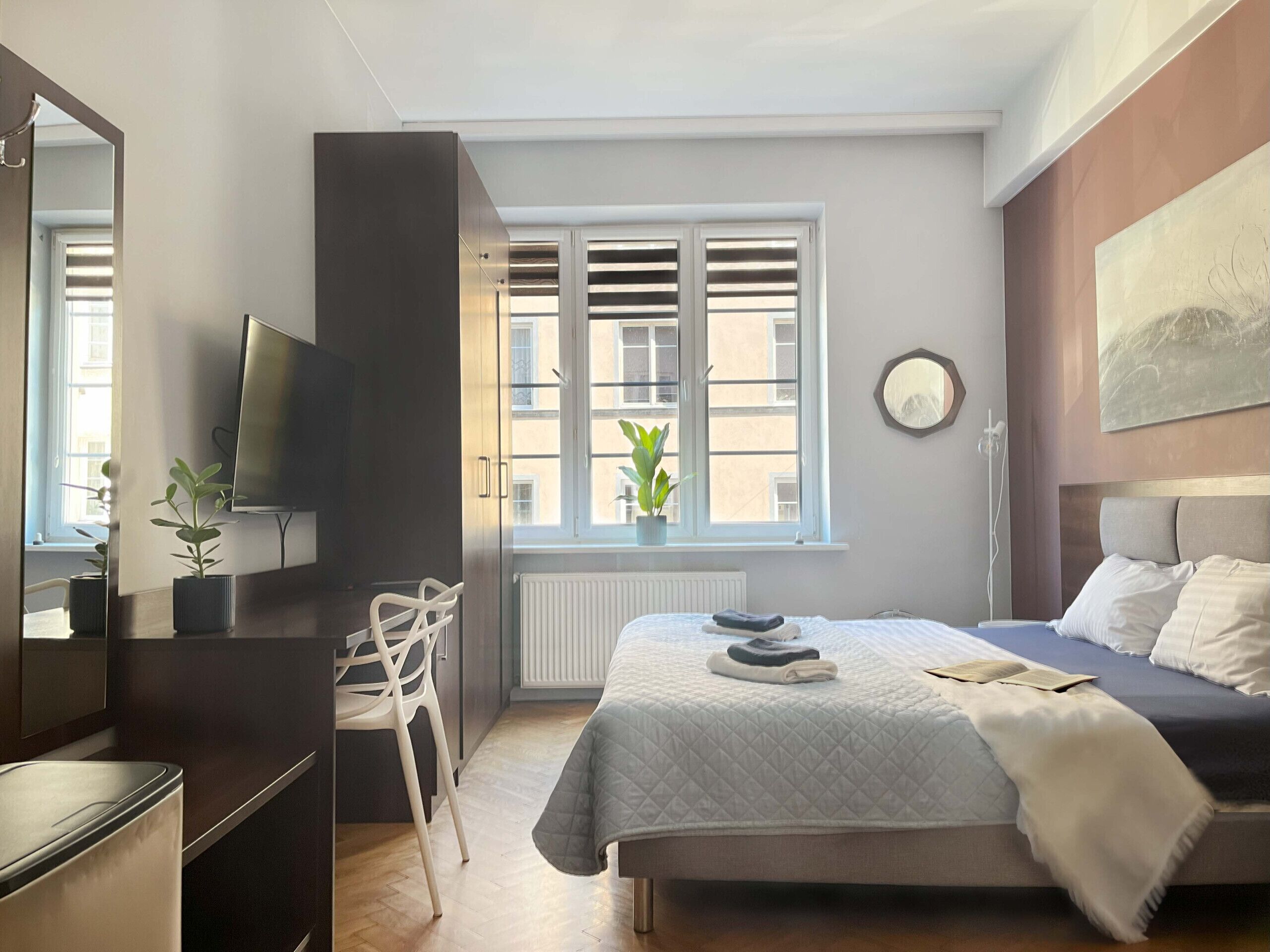 Iron/ironing board, free WiFi, bed sheets