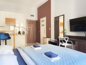 Iron/ironing board, free WiFi, bed sheets