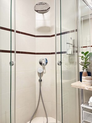 Shower, towels