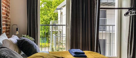 Iron/ironing board, free WiFi, bed sheets