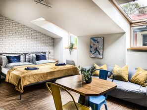 Iron/ironing board, free WiFi, bed sheets