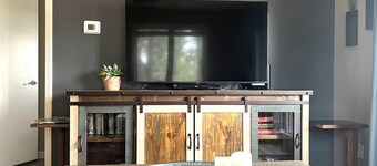 Tranquil Retreat In the Pines w/Mountain Views! Updated 1 Bed 1 Bath