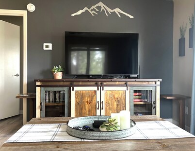 Tranquil Retreat In the Pines w/Mountain Views! Updated 1 Bed 1 Bath