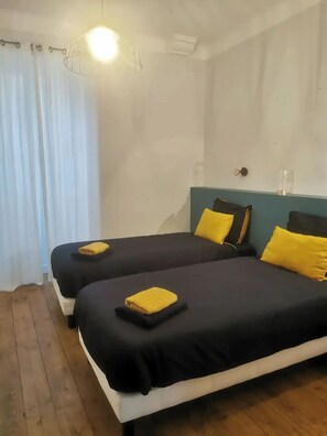 4 bedrooms, iron/ironing board, bed sheets