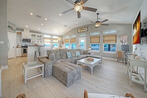 Smart TV, videogiochi, tavolo da calcetto