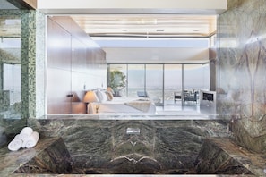 3 habitaciones, tabla de planchar con plancha y cuna de viaje 