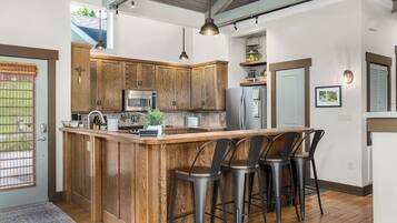 冰箱、微波炉、烤箱、炉灶