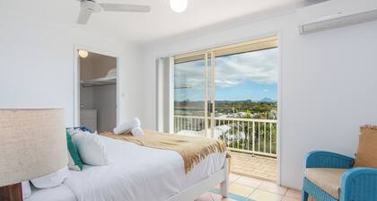 2 Bedroom Top Floor Across The Road From The Beach!