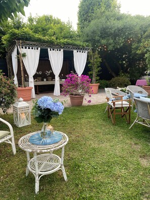 Terrace/patio - 4 Bedroom Private vacation home in Forte dei Marmi (Forte dei Marmi)
