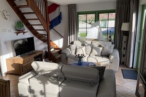 Fernseher, Kamin, DVD-Player, Stereoanlage