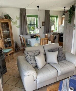 Smart-TV, Kamin, DVD-Player, Stereoanlage