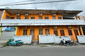 Exterior - Hotel O Kost Indra (Somba Opu)