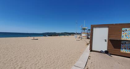 Fréjus-Plage, 110m2, 3 bedrooms, 6 people, facing the sea, air conditioning and double garage