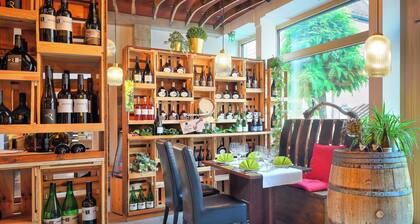 Hotel Müller Café & Wein . Mondholzhotel