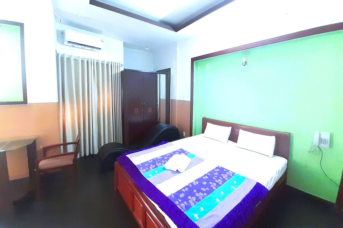 Standard Double Room | 1 bedroom, minibar, desk, laptop workspace