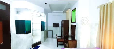 Family Room | 1 bedroom, minibar, desk, laptop workspace