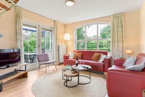 Smart TV, fireplace - Cozy Home Near the Lake (Brouwershaven)