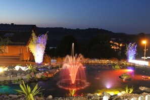 Property grounds - Exclusive apartment with panoramic lake view (Schalkenmehren)