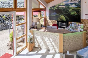 Lobby - Exclusive apartment with panoramic lake view (Schalkenmehren)