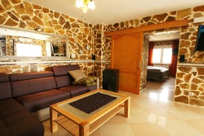 1 chambre, fer et planche Ă repasser, accĂšs Internet