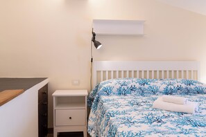 2 habitaciones, tabla de planchar con plancha, cuna de viaje y wifi 