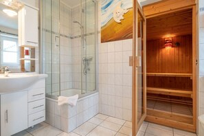 Bruser, hårtørrer, håndklæder