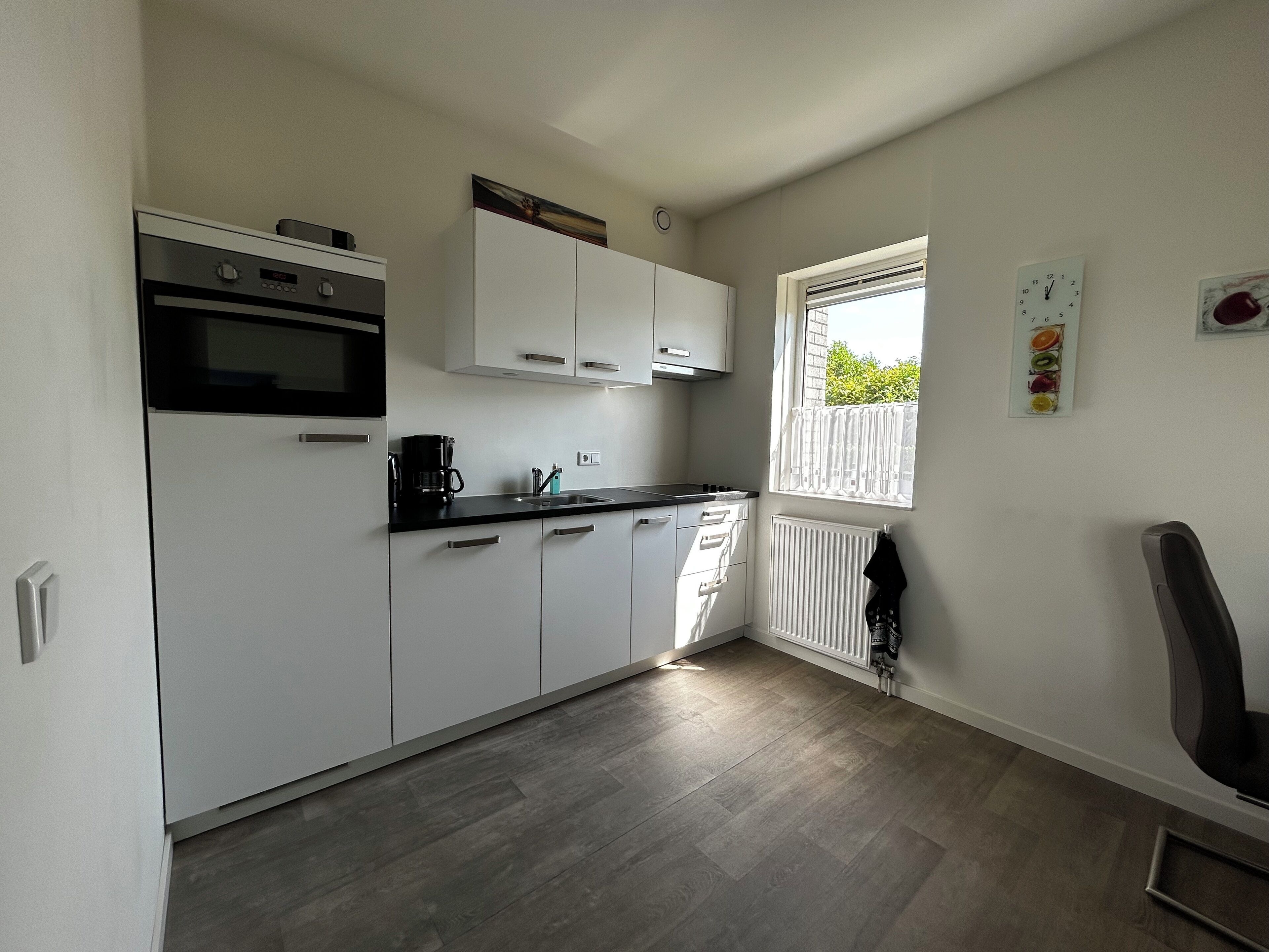 Fridge, stovetop, dishwasher, coffee/tea maker