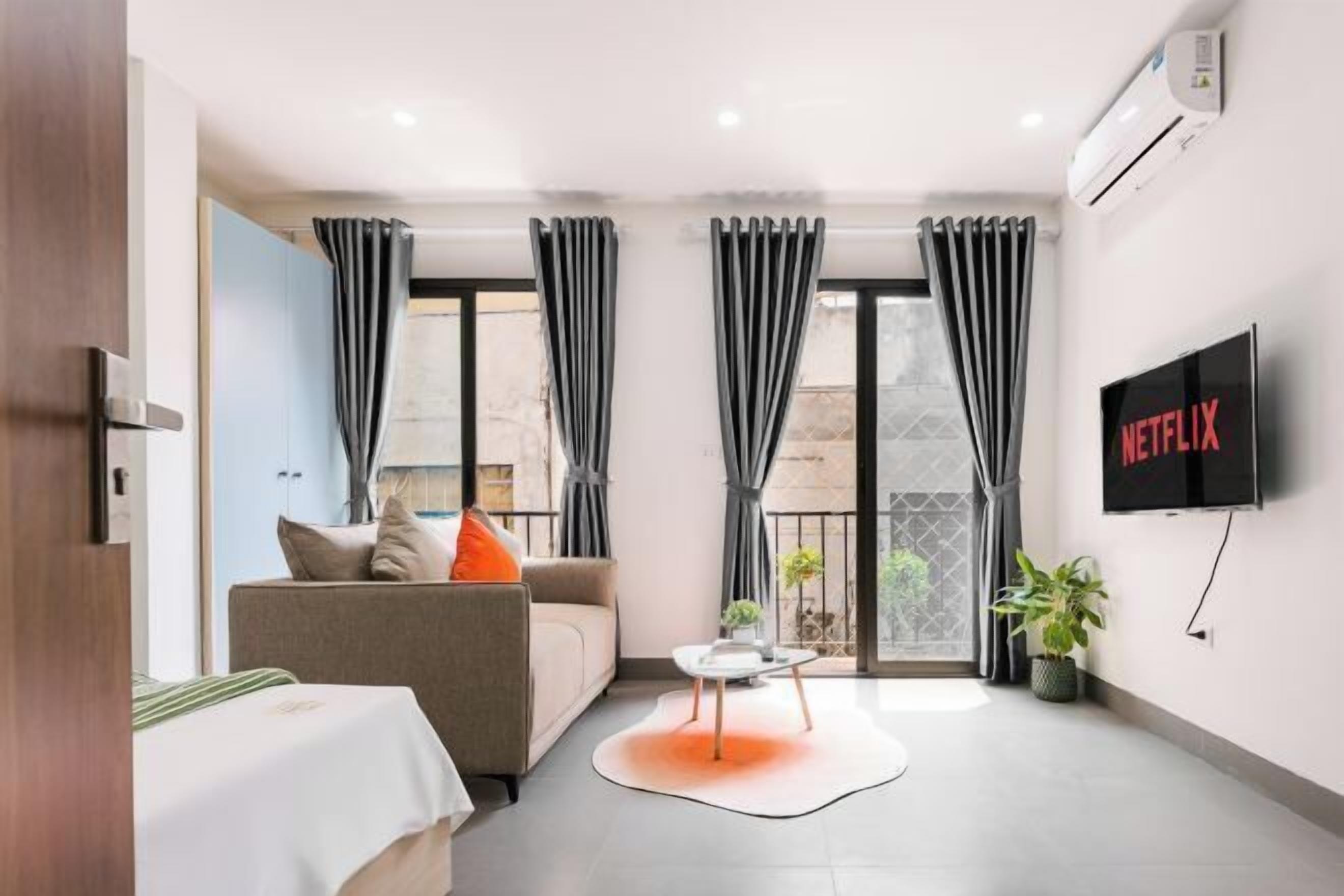 Cortinas blackout y sistema de insonorización 