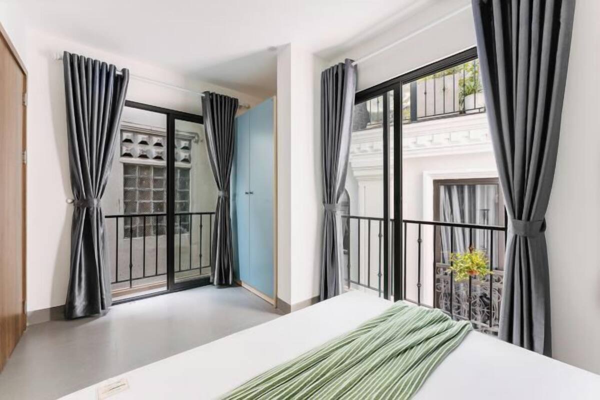 Cortines opaques i habitacions insonoritzades 