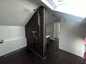 Bathroom - 4 bedroom accommodation in Julianadorp aan Zee (Julianadorp aan Zee)