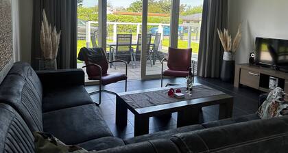 4 Schlafzimmer Unterkunft in Julianadorp aan Zee