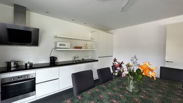 Refrigerador, horno, placa de cocina, lavavajillas