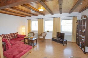 TV, fireplace, stereo