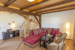 Smart-TV, Kamin, Stereoanlage