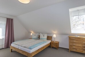 3 bedrooms, desk, iron/ironing board, free WiFi - Haus Residence Comfortable holiday residence (Dreschvitz)