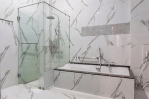 Standard Double Room | Bathroom | Shower, towels, soap - Capital O 93991 Hakobox Kostel (Bandar Lampung)