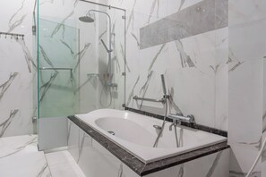 Dusche, Handtücher, Seife