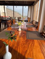 Colazione a buffet a pagamento, servita tutte le mattine 