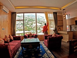 Ducha, artículos de tocador gratuitos, secador de pelo, batas