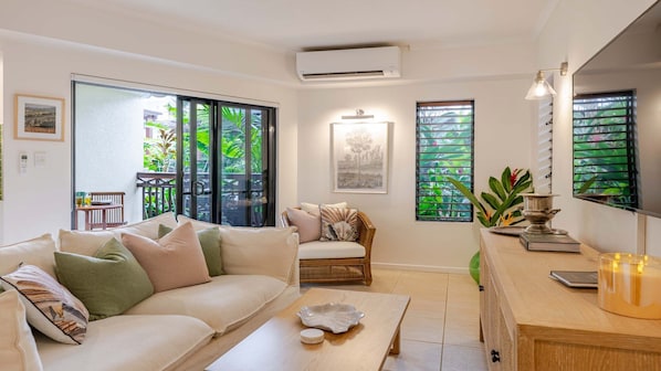 TV - THREE Style | Holiday Your Way! (PORT DOUGLAS)