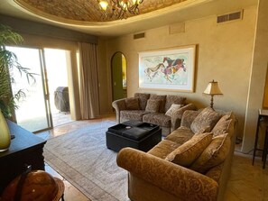 TV, fireplace - PH - Private Hot Tub (Puerto Peñasco)