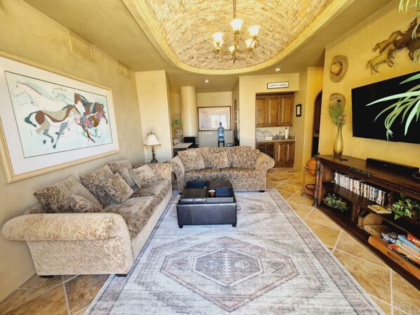 TV, fireplace - PH - Private Hot Tub (Puerto Peñasco)