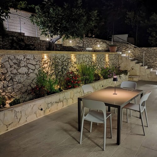 Apartment with garden and sea-view terrace from which to admire magical sunrises.